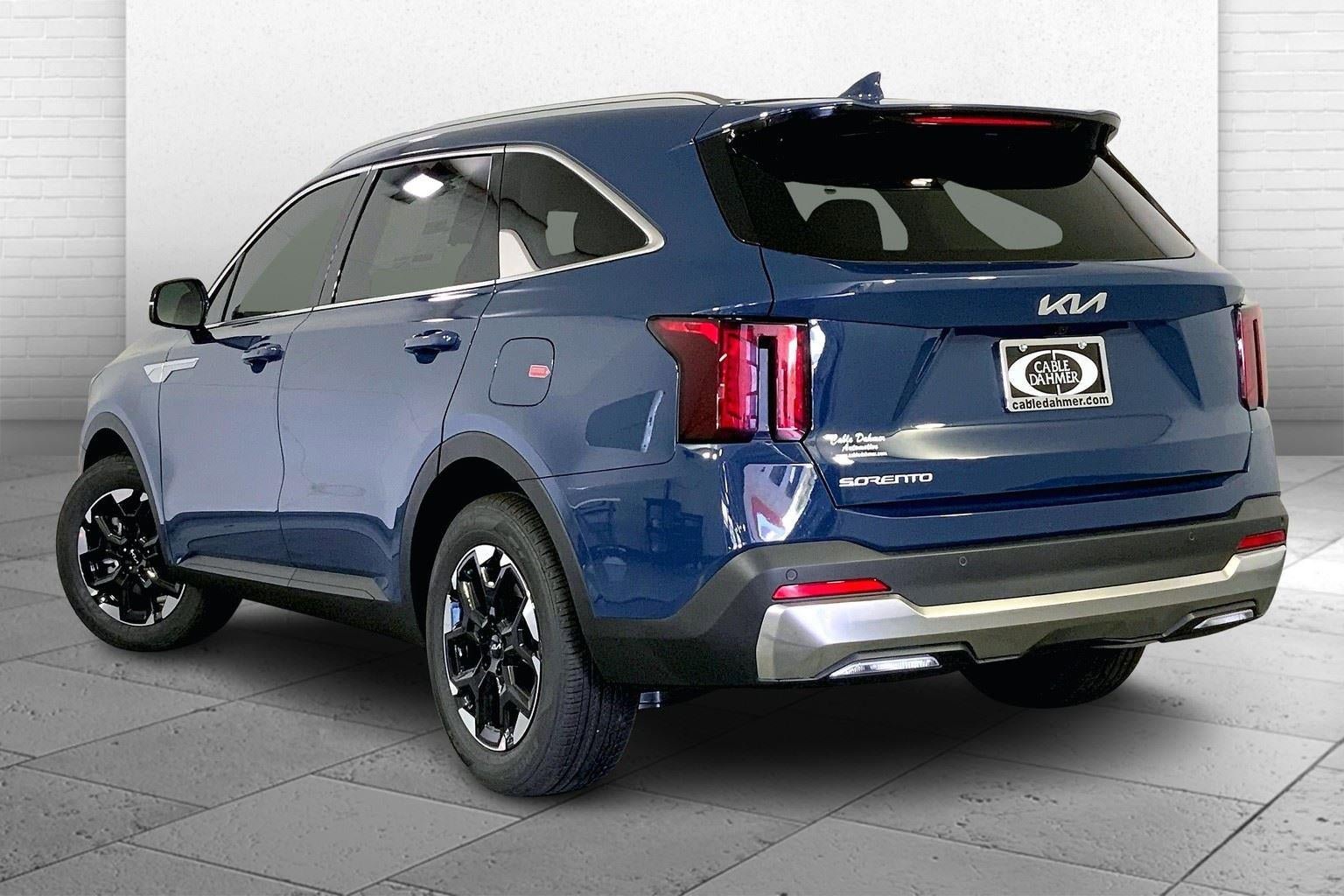 New 2025 Kia Sorento S FWD image 3