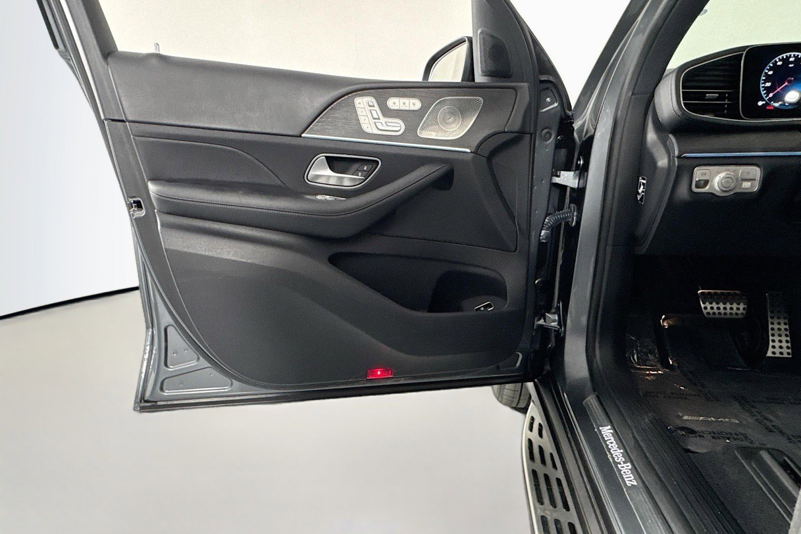 Used 2022 Mercedes-Benz GLS 580 4MATIC image 23