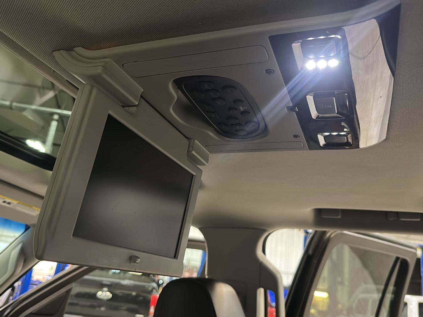 Used 2016 Cadillac Escalade Premium AWD/4WD image 25