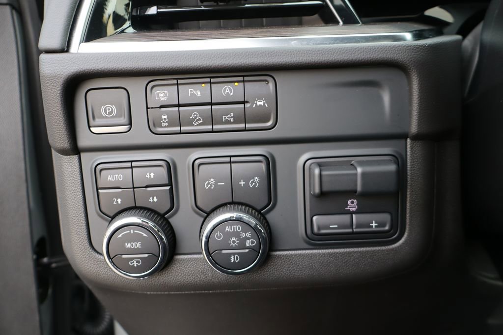 Used 2025 Chevrolet Suburban Z71 w/ Z71 Off-Road Package image 18