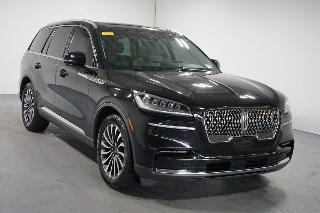 Used 2023 Lincoln Aviator 2WD w/ Premium Package image 3