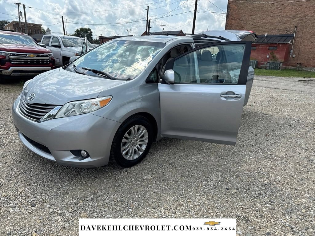 Used 2014 Toyota Sienna XLE w/ Entertainment Package FWD image 29
