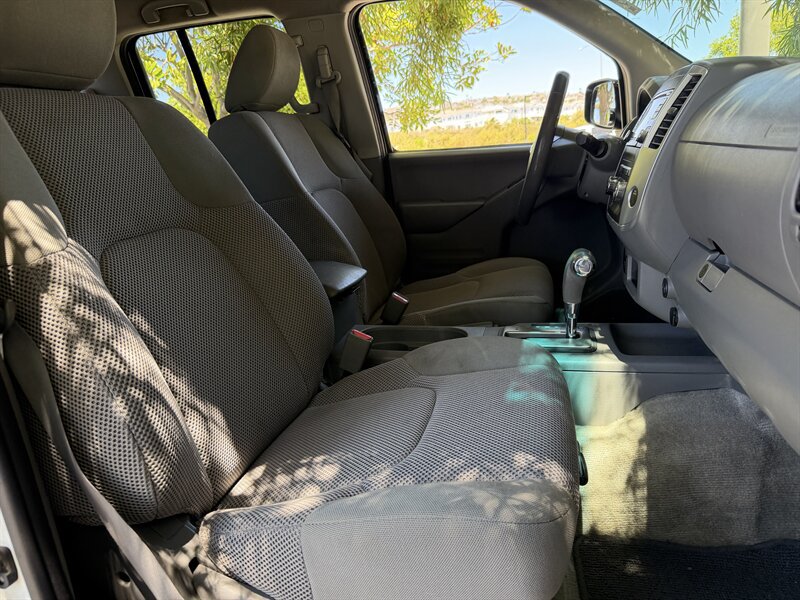 Used 2018 Nissan Frontier SV RWD image 14
