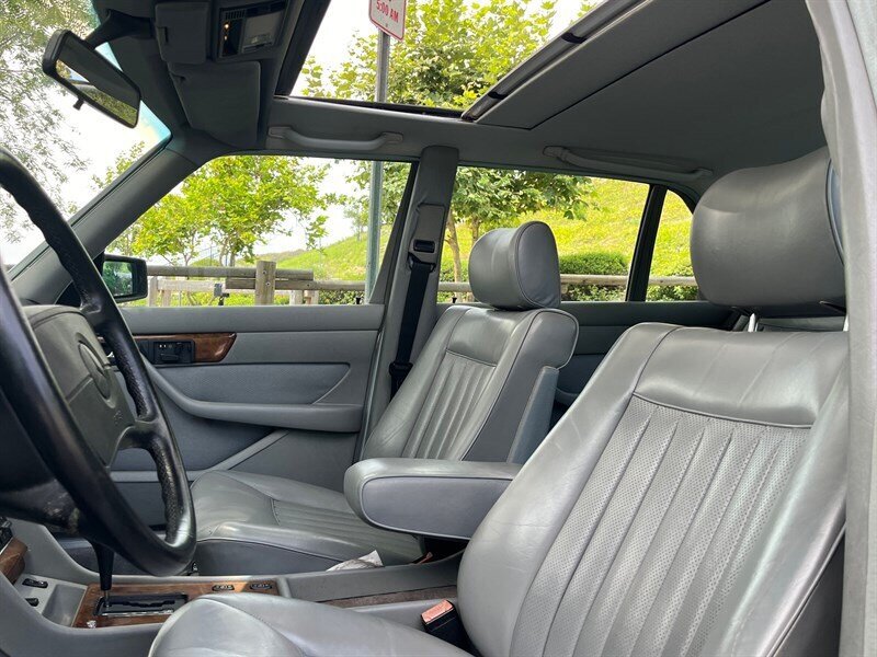 Used 1987 Mercedes-Benz 560 SEL image 26