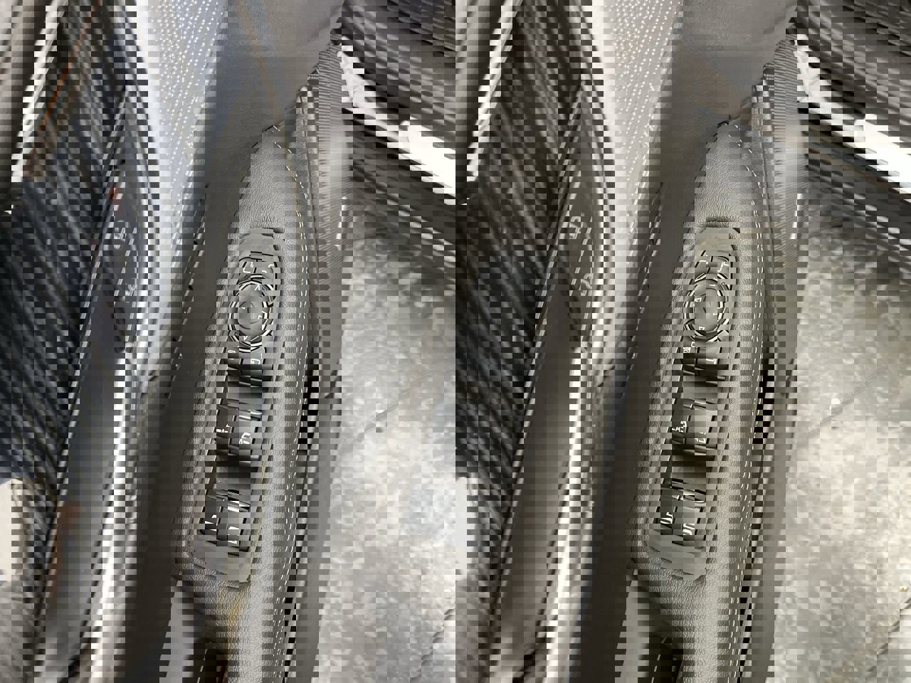 Used 2024 Cadillac XT6 Premium Luxury w/ Technology Package AWD/4WD image 9