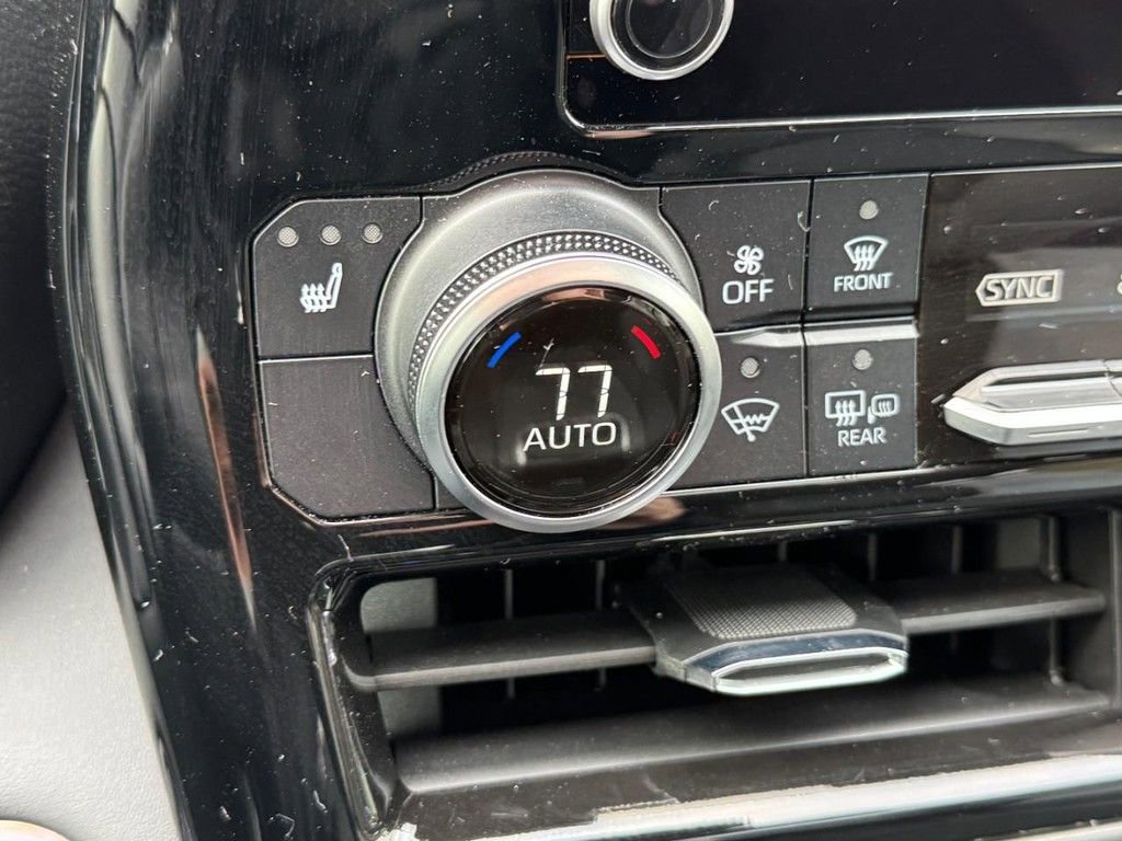 Used 2024 Toyota Highlander XLE image 20