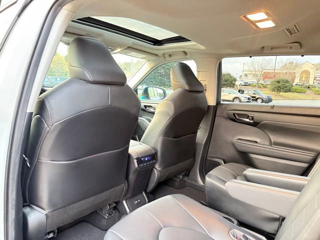 Used 2021 Toyota Highlander XLE FWD image 26