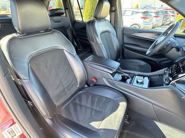 Used 2025 Jeep Grand Cherokee Altitude AWD/4WD image 26