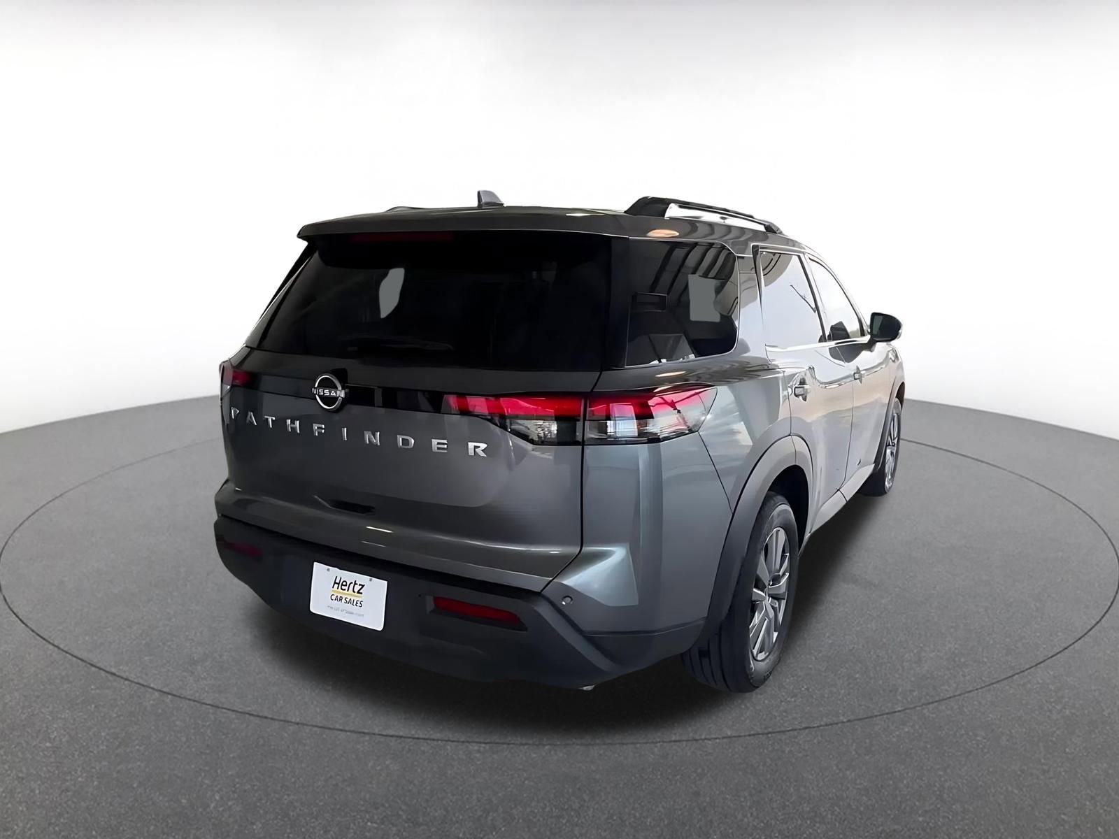 Used 2025 Nissan Pathfinder SV image 13