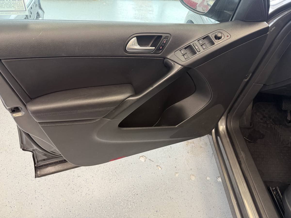 Used 2016 Volkswagen Tiguan S FWD image 24