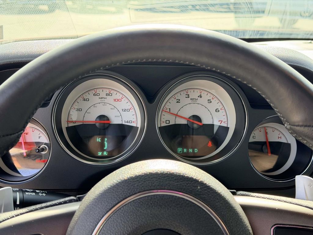 Used 2014 Dodge Challenger SXT image 9
