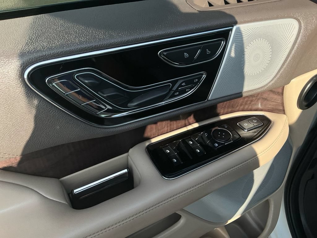 Certified 2024 Lincoln Navigator L Reserve AWD/4WD image 16
