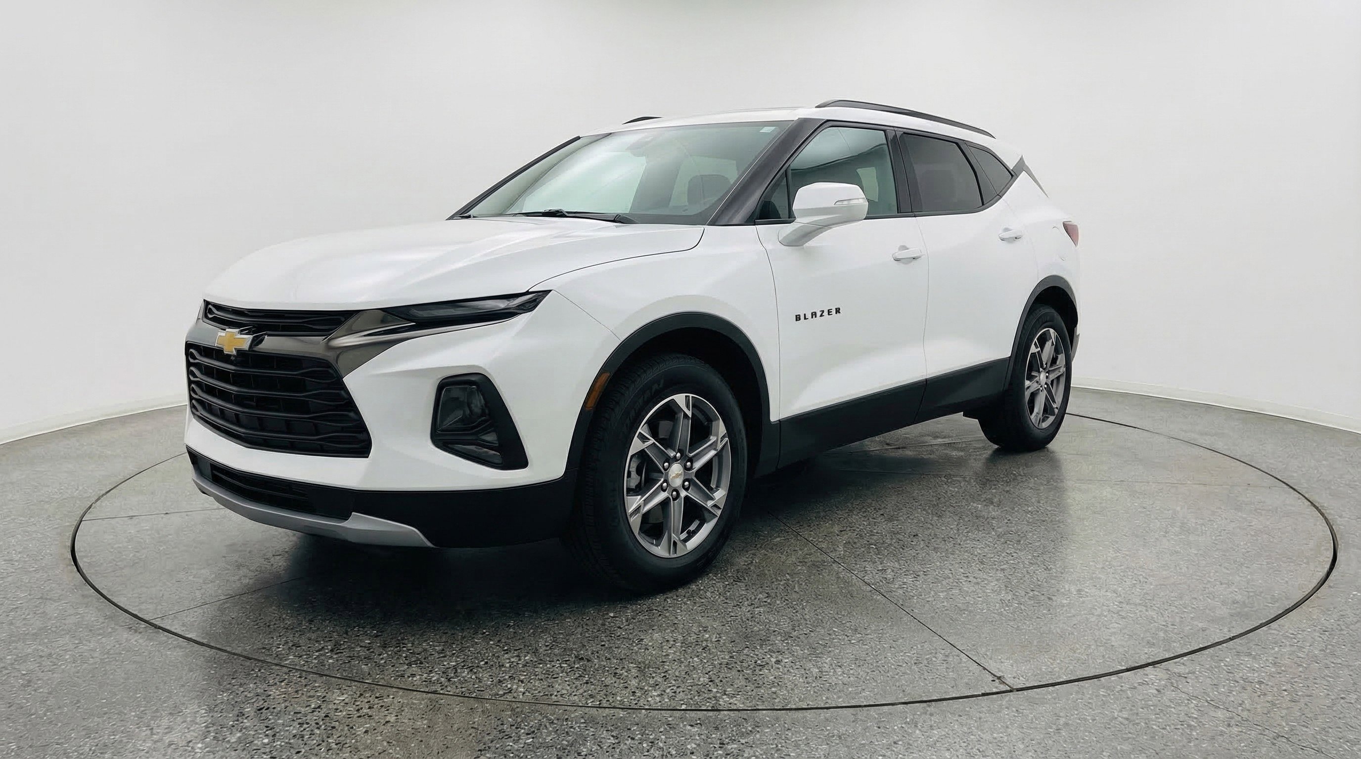 Used 2025 Chevrolet Blazer LT image 3