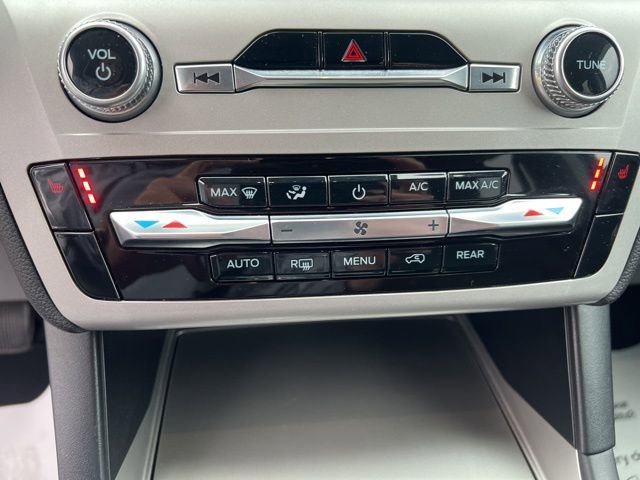 Used 2022 Ford Explorer XLT image 29