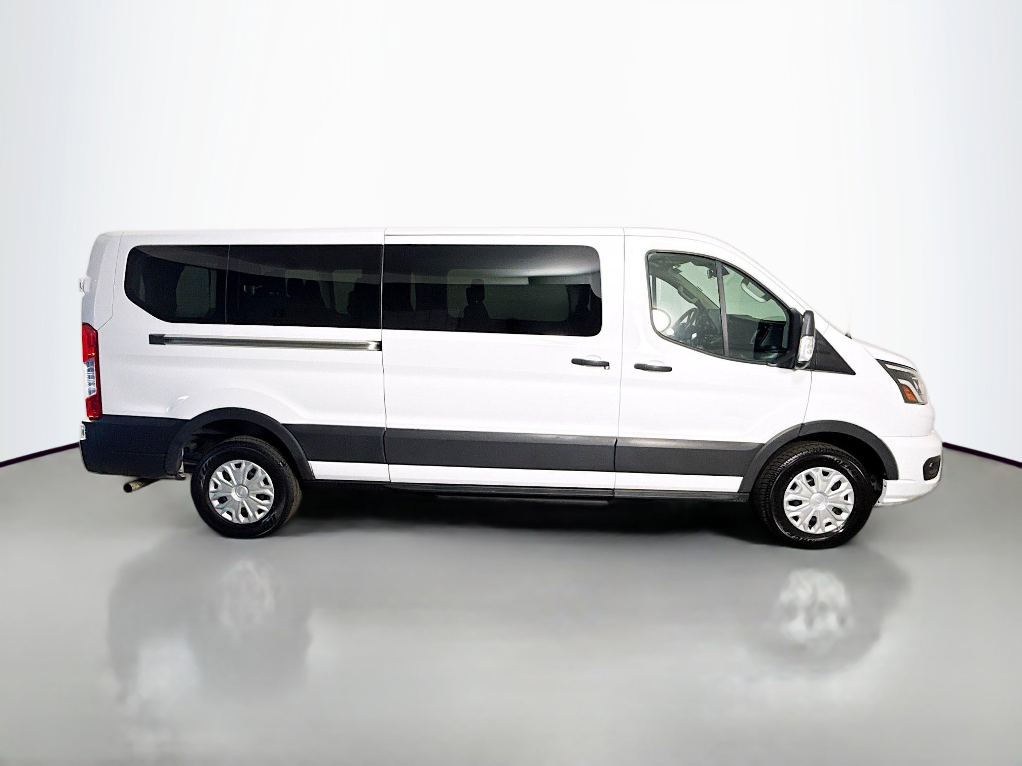 Used 2023 Ford Transit 350 XLT image 11