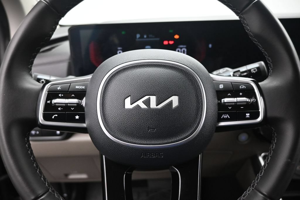 Used 2026 Kia Carnival FWD image 12