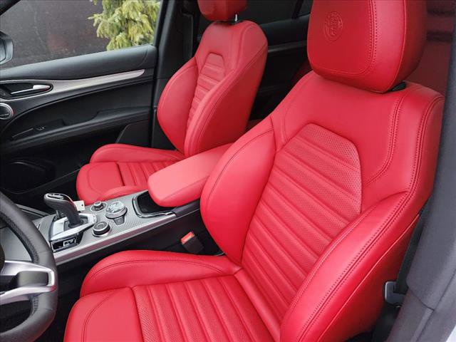 Used 2024 Alfa Romeo Stelvio Veloce image 31