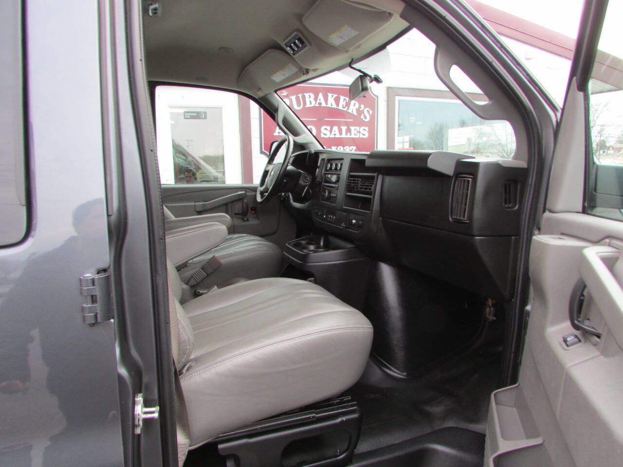Used 2017 Chevrolet Express 3500 LS image 6
