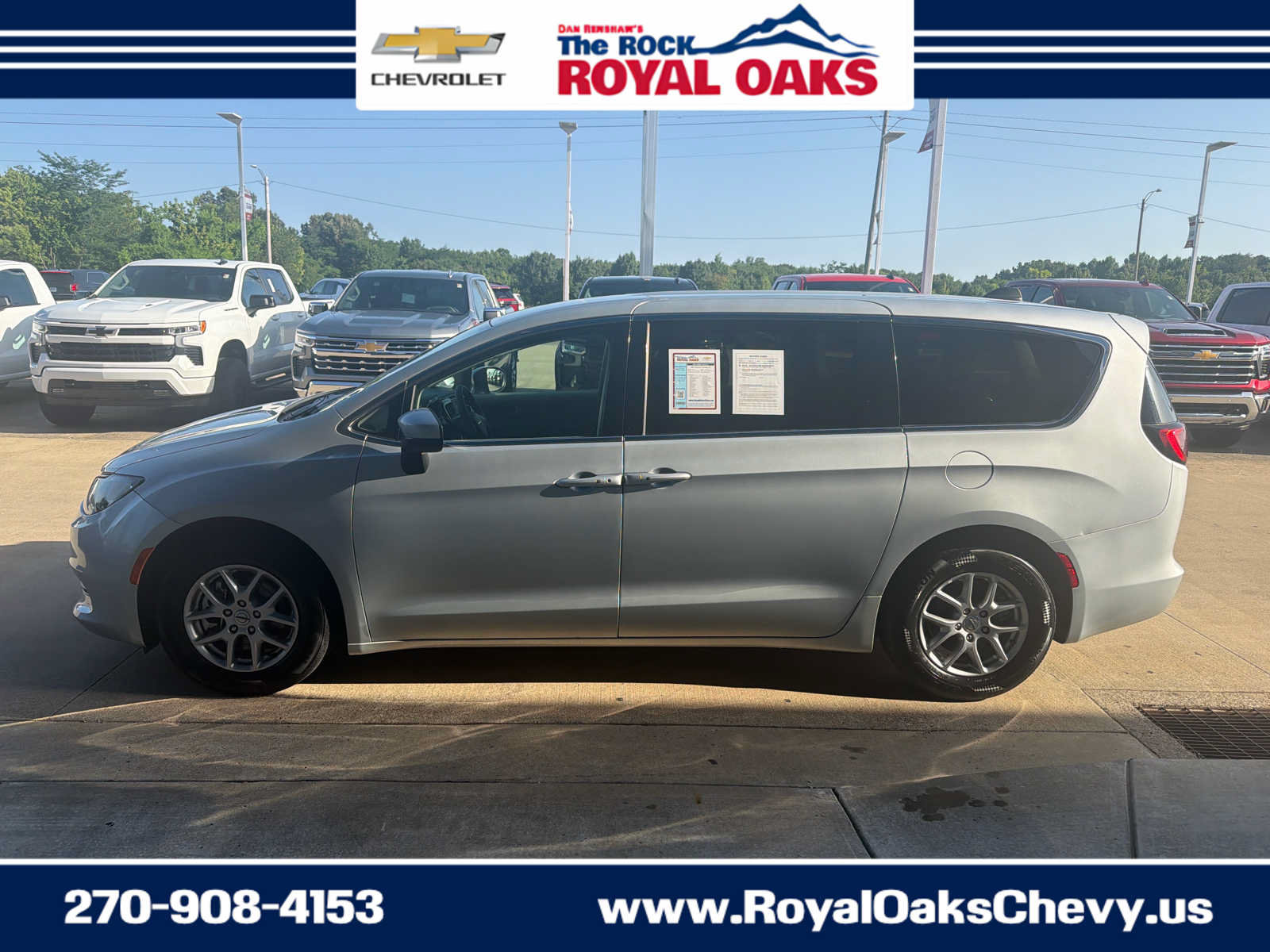 Used 2023 Chrysler Voyager LX FWD image 3