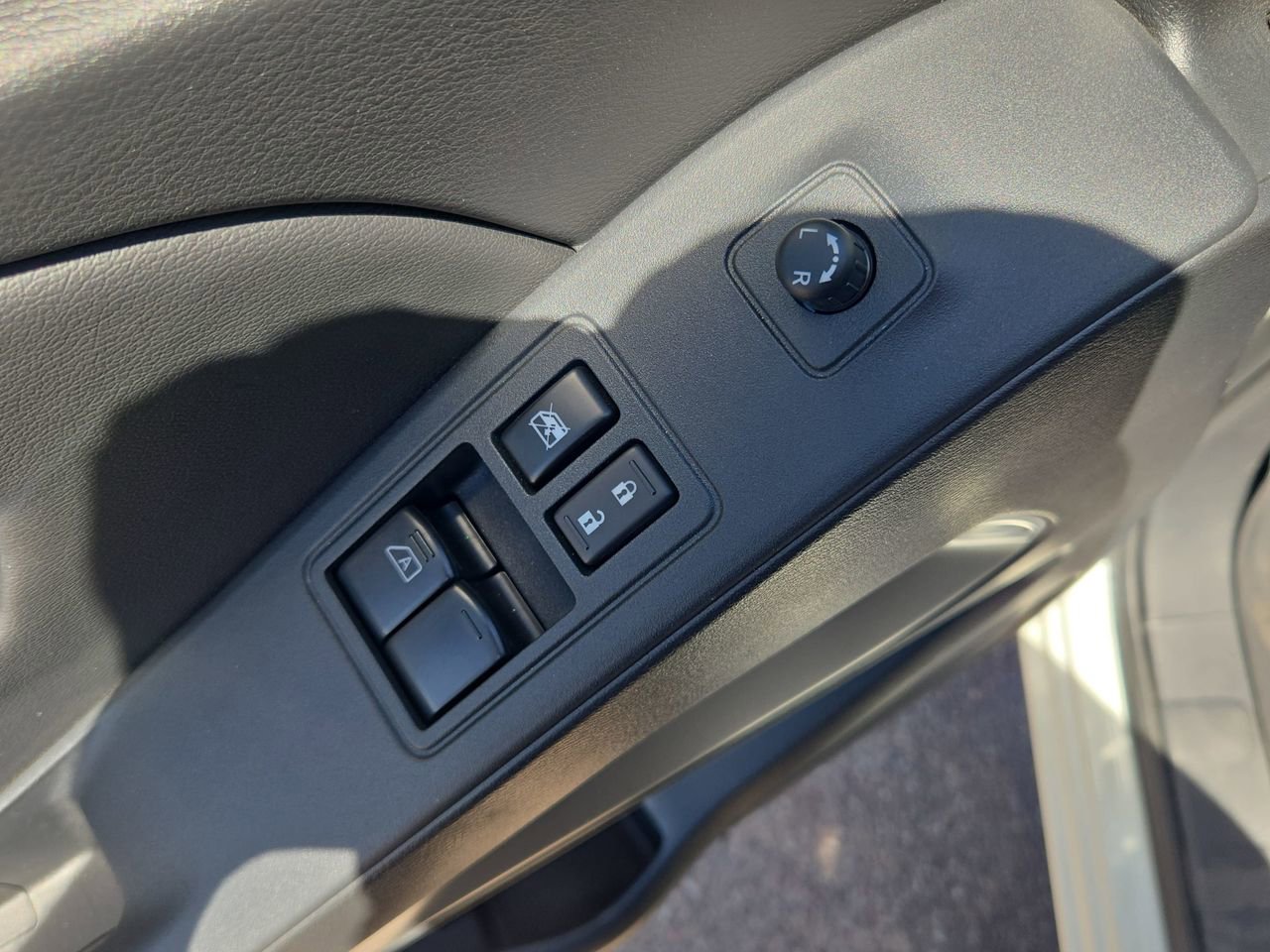 Certified 2025 Nissan Frontier SV RWD image 26