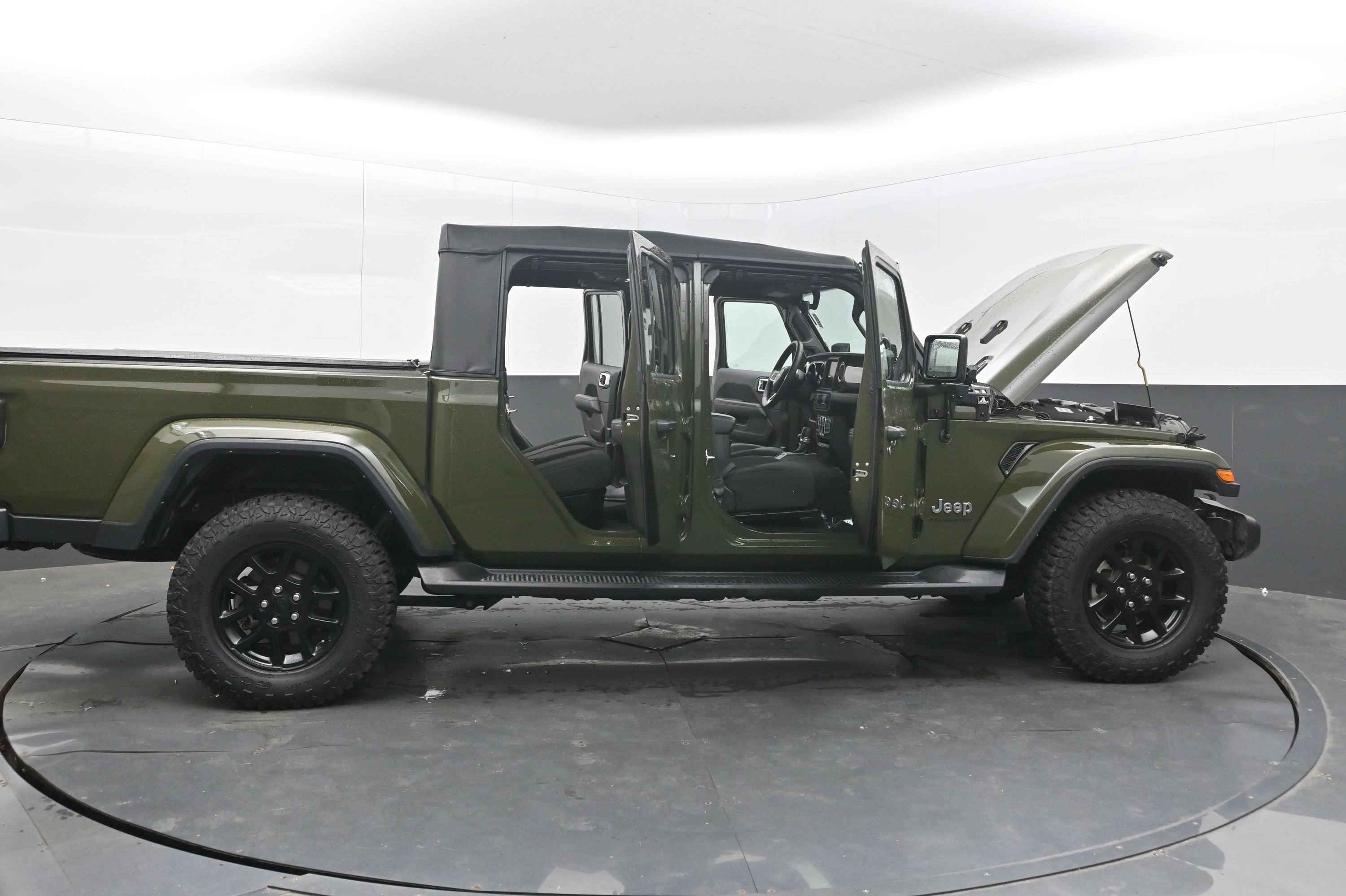 Used 2023 Jeep Gladiator Overland AWD/4WD image 46