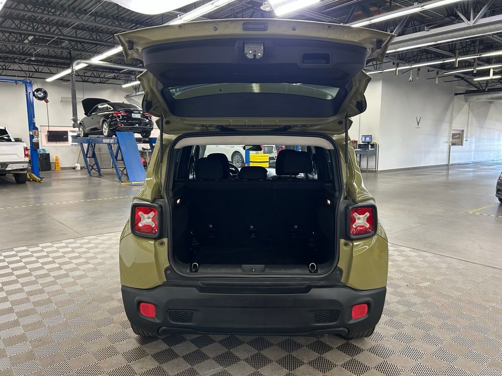 Used 2015 Jeep Renegade Latitude image 11