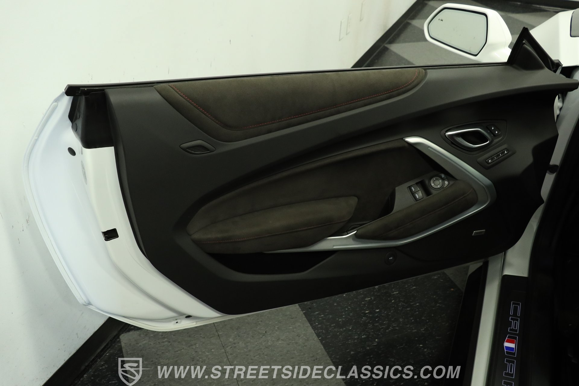 Used 2018 Chevrolet Camaro ZL1 RWD image 34