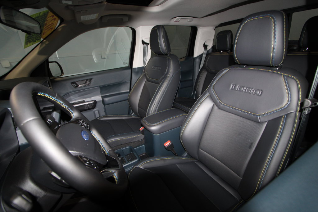 Used 2025 Ford Maverick Lobo AWD/4WD image 4
