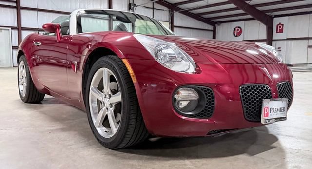 Used 2009 Pontiac Solstice GXP w/ Premium Package RWD image 1