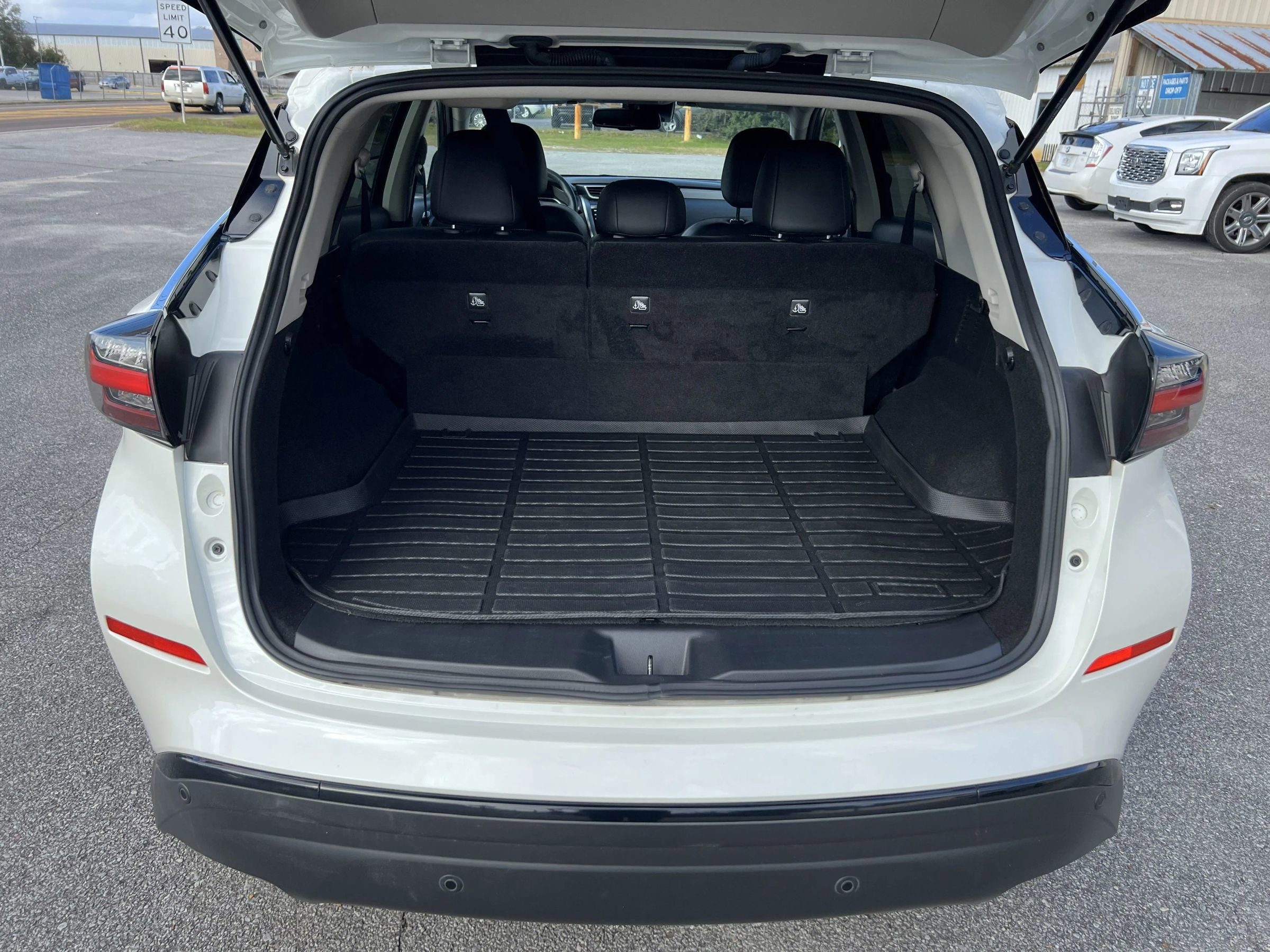 Used 2024 Nissan Murano SV w/ SV Midnight Edition Package image 10