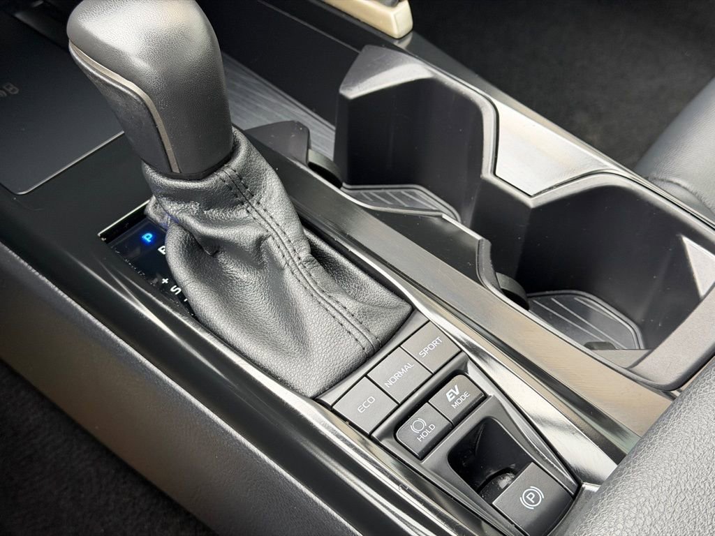 Used 2025 Toyota Camry SE image 16