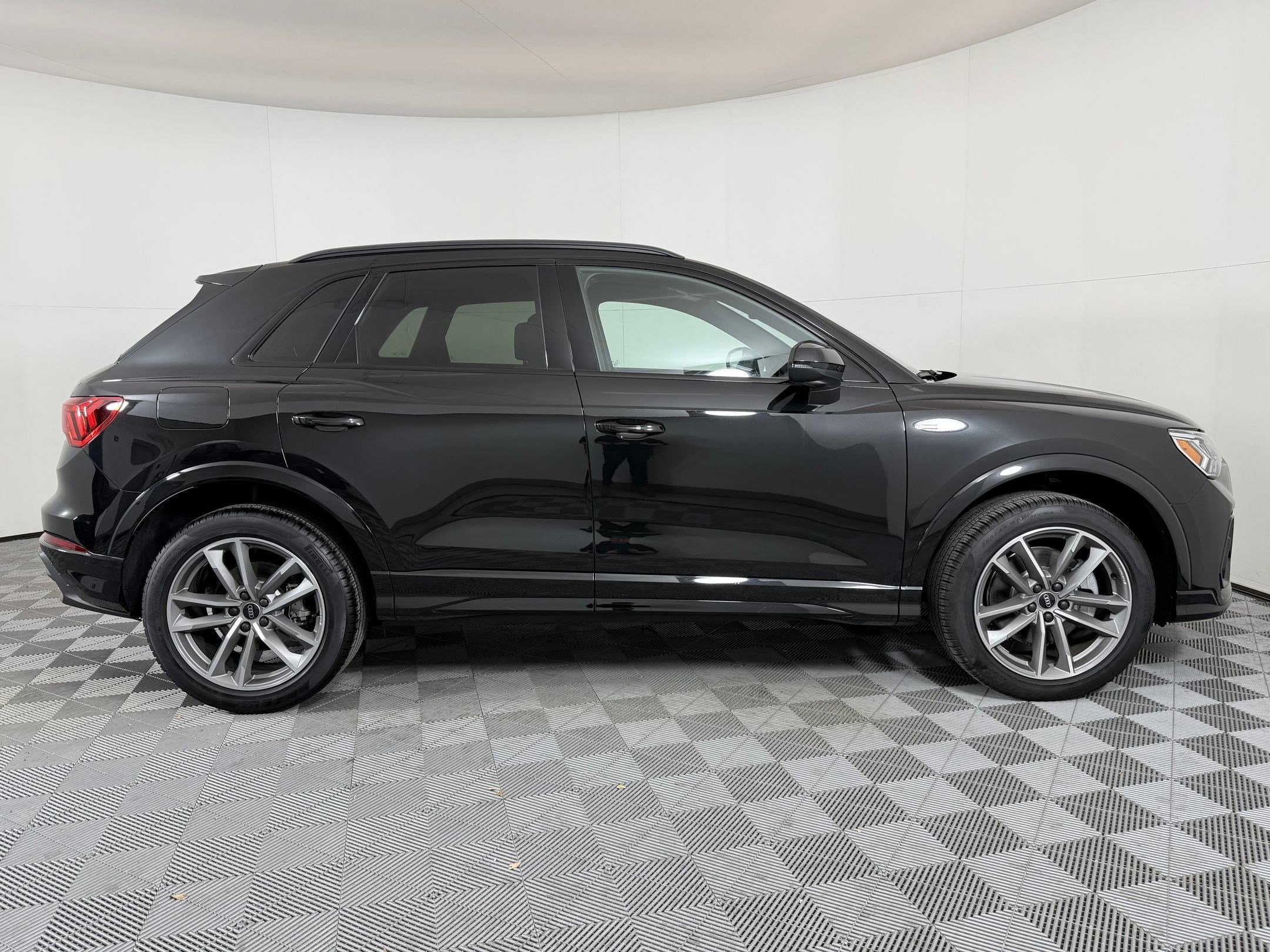 New 2025 Audi Q3 2.0T Premium image 7