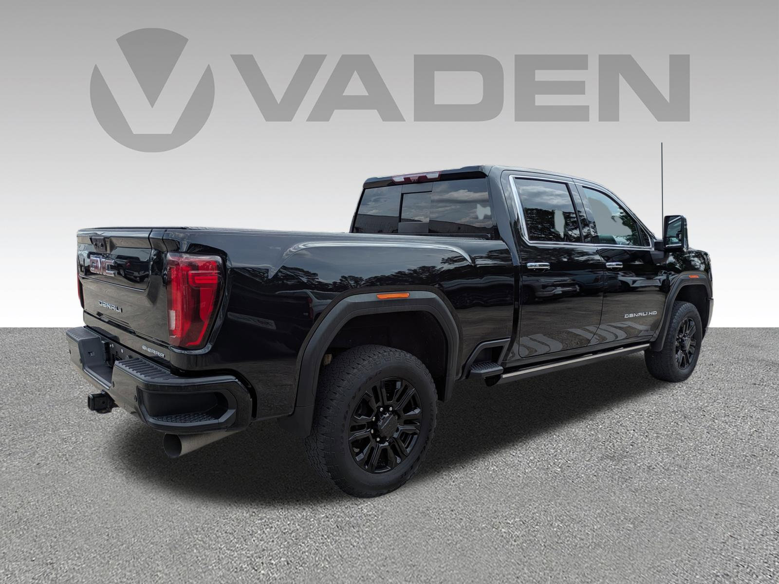 Used 2023 GMC Sierra 3500 Denali w/ Denali Black Diamond Edition AWD/4WD image 26