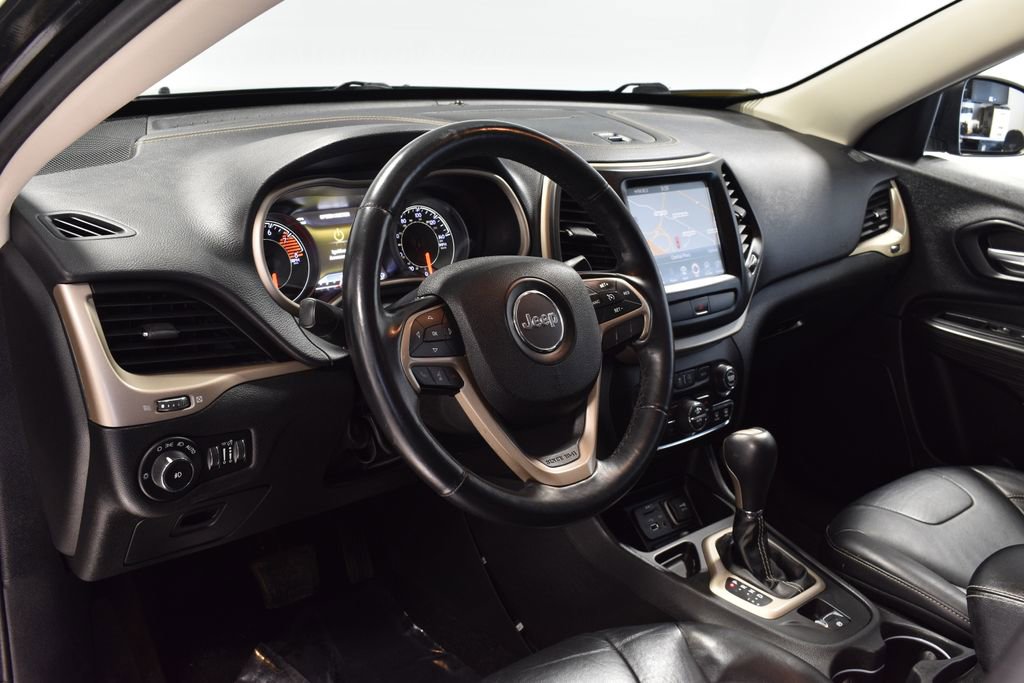 Used 2016 Jeep Cherokee Limited image 3