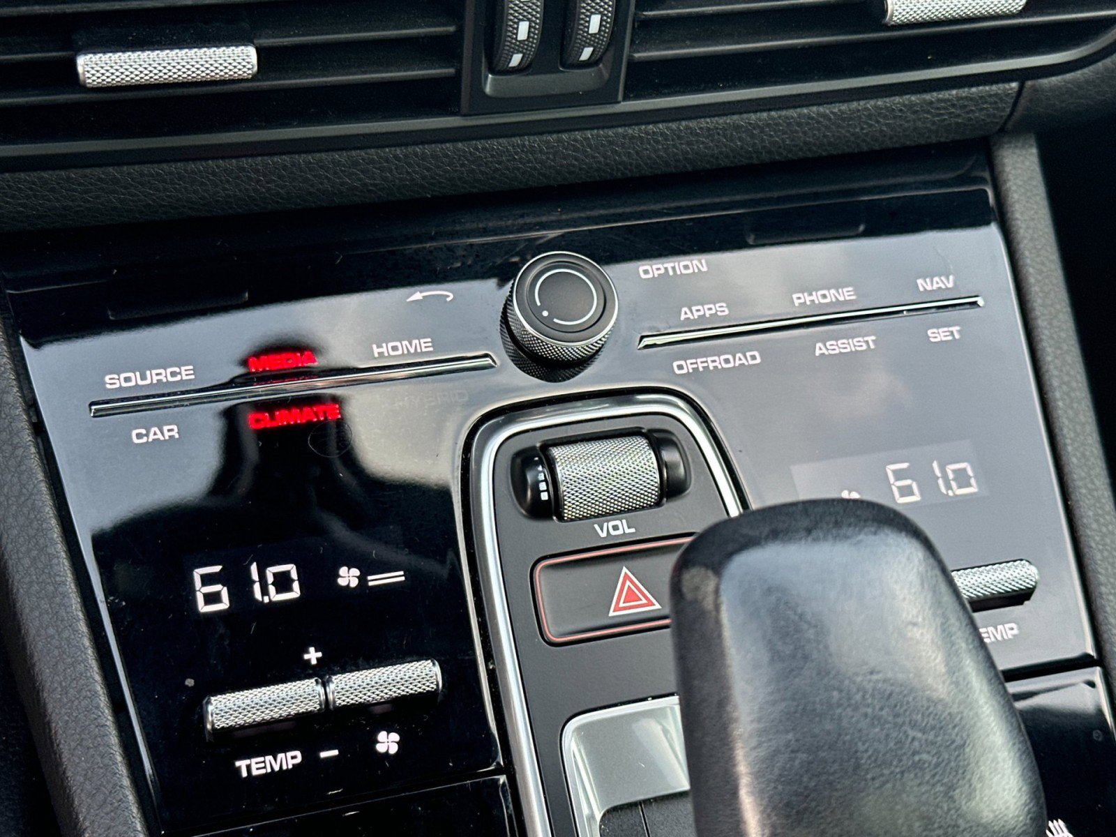 Used 2022 Porsche Cayenne Coupe image 21