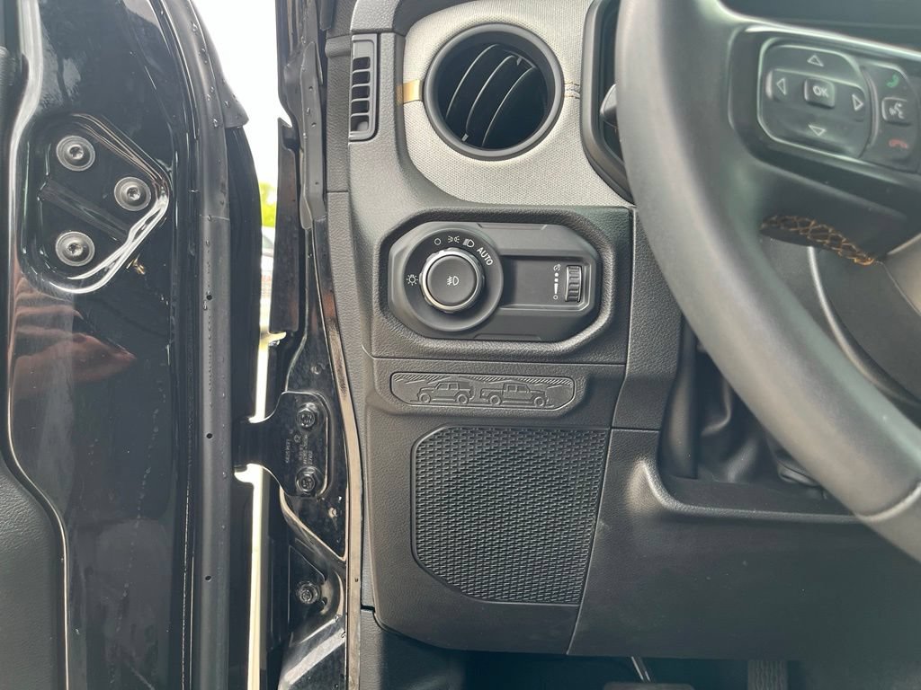 Used 2024 Jeep Wrangler Unlimited Sport AWD/4WD image 23