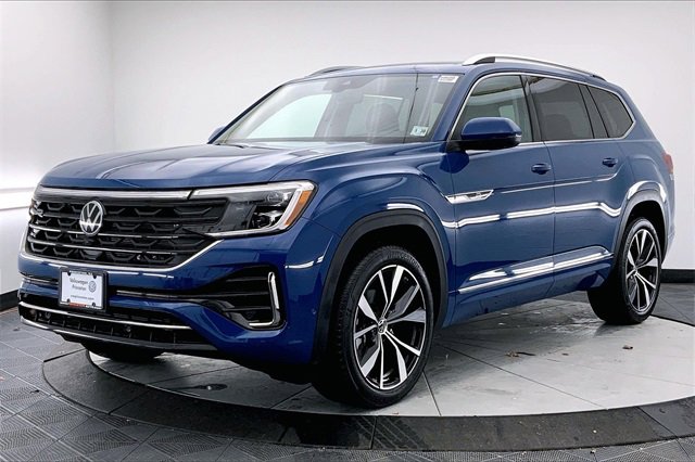 Used 2025 Volkswagen Atlas SEL Premium R-Line image 2