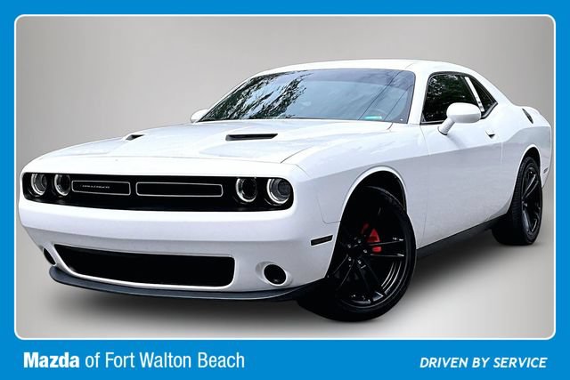 Used 2019 Dodge Challenger SXT RWD image 2