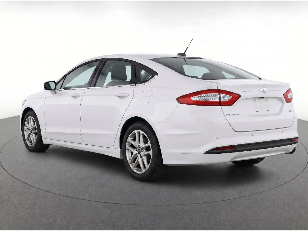 Used 2015 Ford Fusion SE FWD image 4