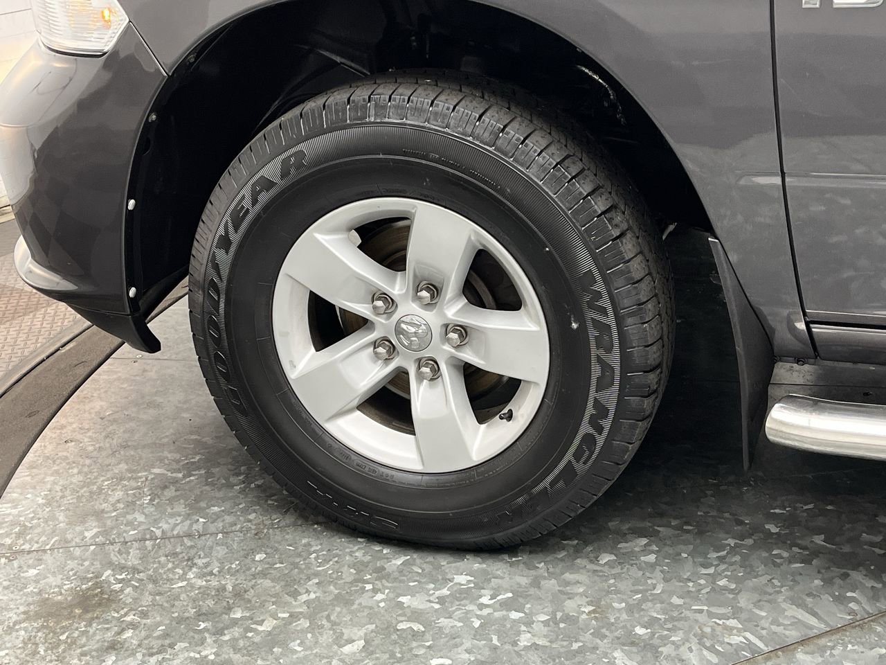 Used 2018 RAM 1500 Express AWD/4WD image 29