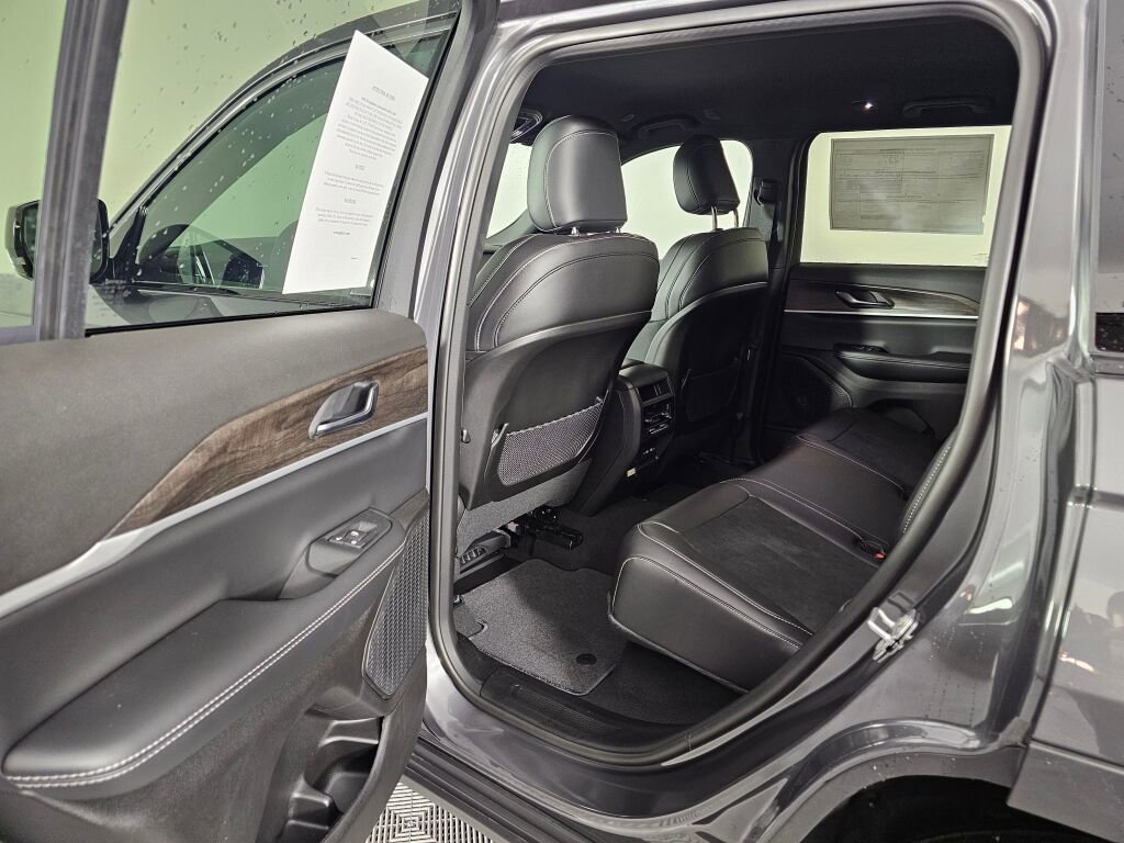 New 2026 Jeep Grand Cherokee Altitude image 33