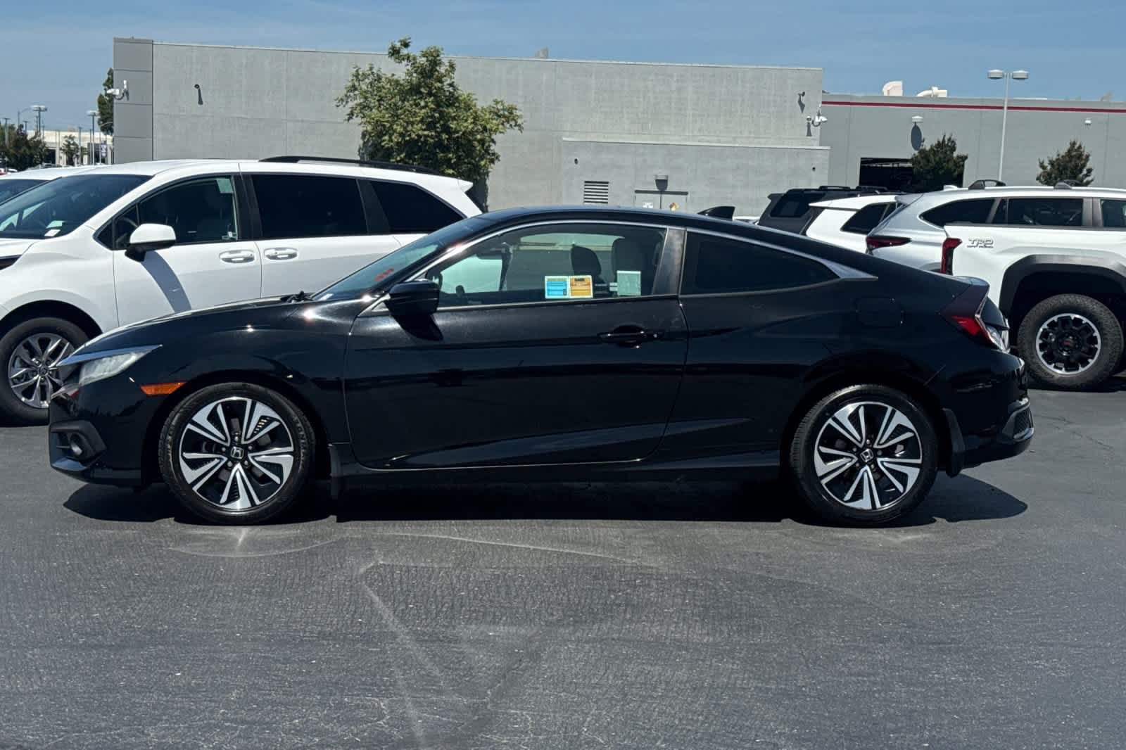 Used 2018 Honda Civic EX-L image 9