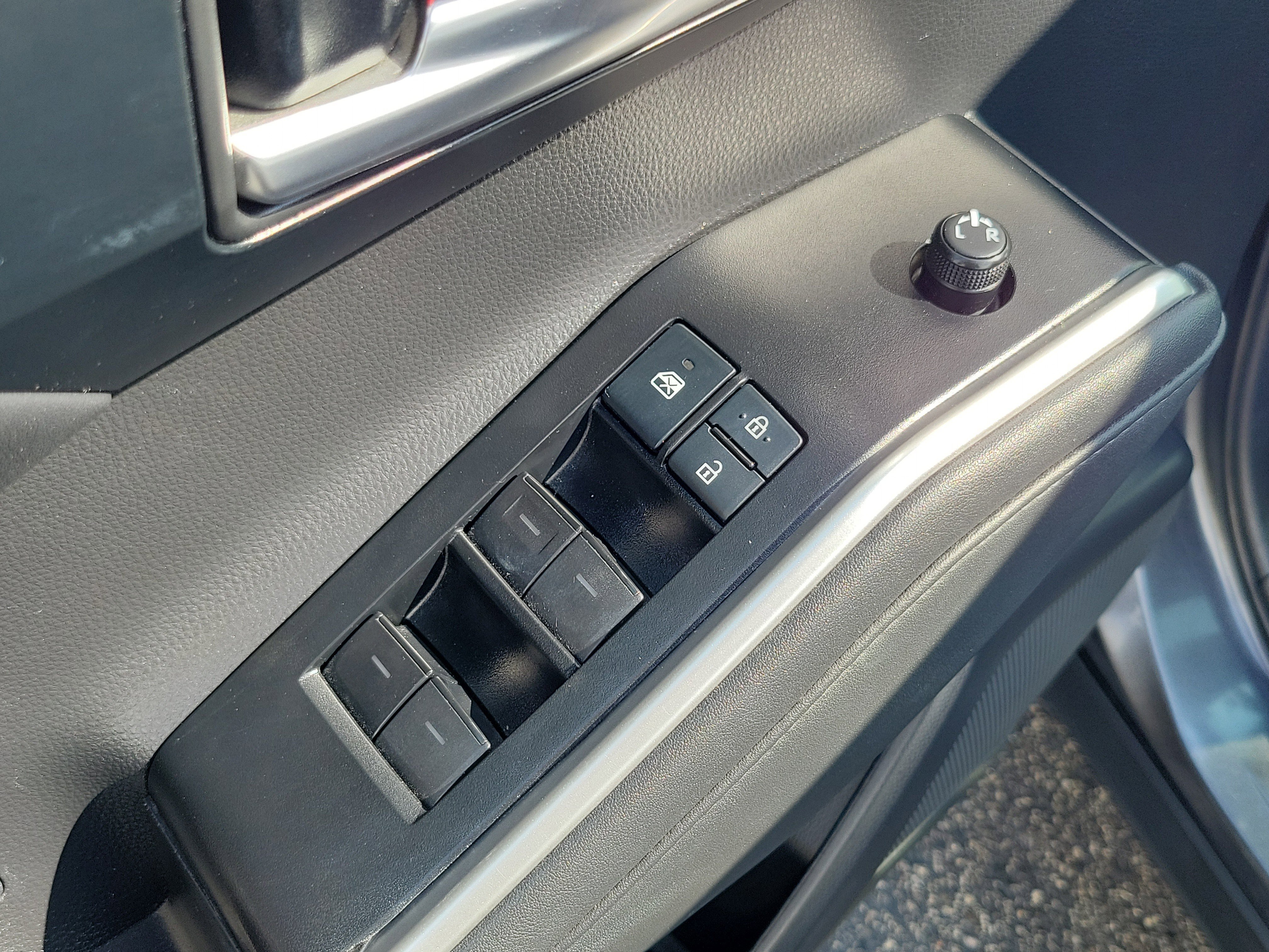 Used 2021 Toyota Highlander XLE image 23