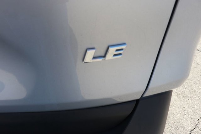Used 2021 Toyota RAV4 LE image 7