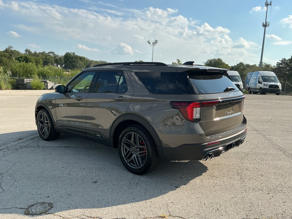 New 2026 Ford Explorer ST w/ Sun And Sound Package AWD/4WD image 3