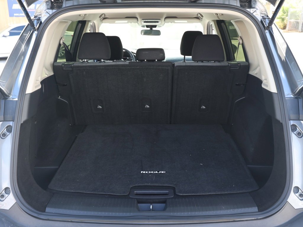 Used 2023 Nissan Rogue SV image 16