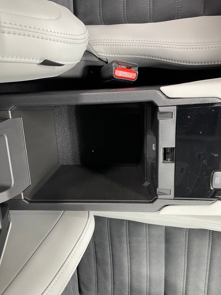 New 2025 Mitsubishi Outlander SE image 12