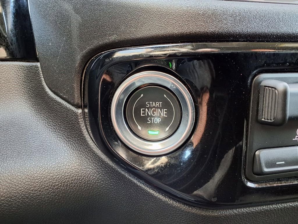 Used 2025 Chevrolet Silverado 2500 LT w/ Convenience Package image 8