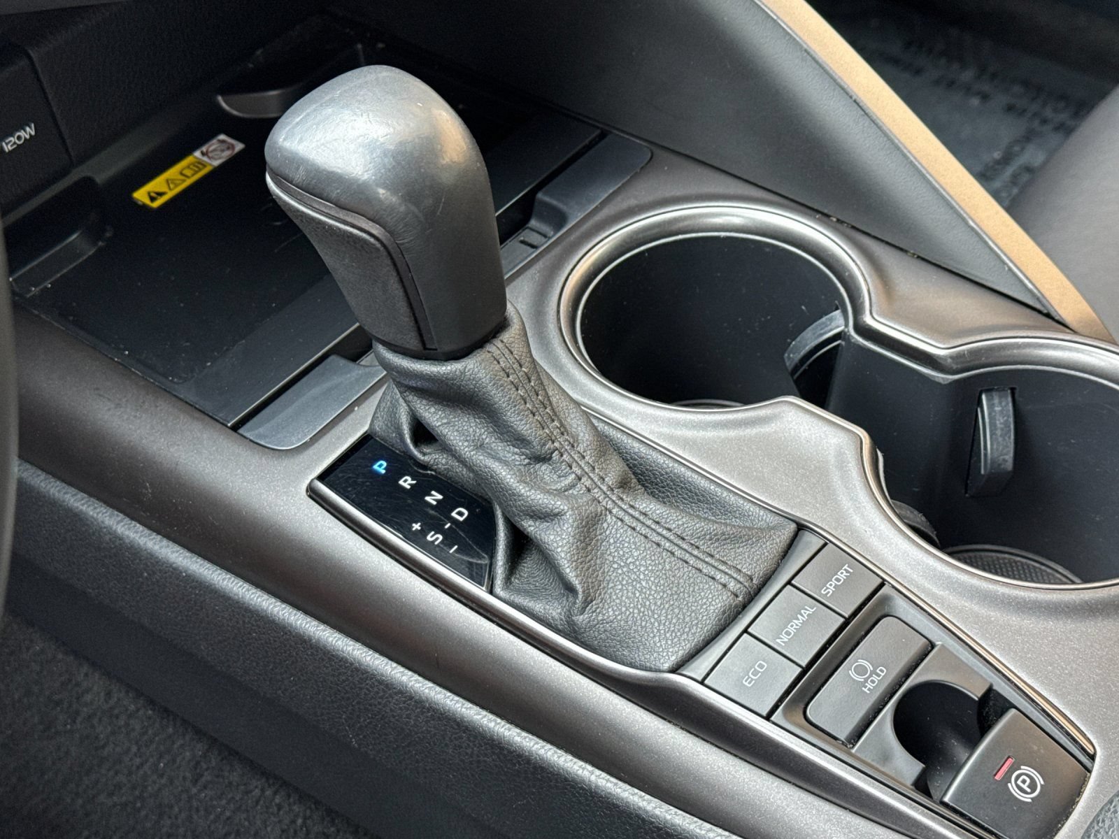 Used 2022 Toyota Camry XSE FWD image 19