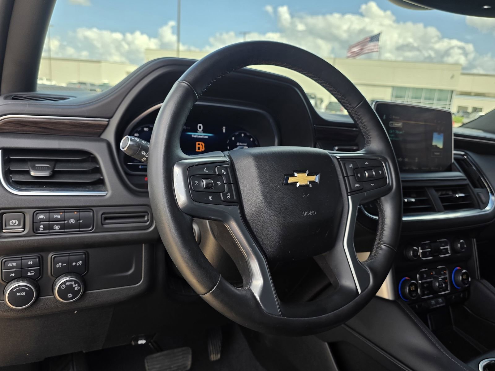 Used 2023 Chevrolet Tahoe LT w/ Luxury Package image 10